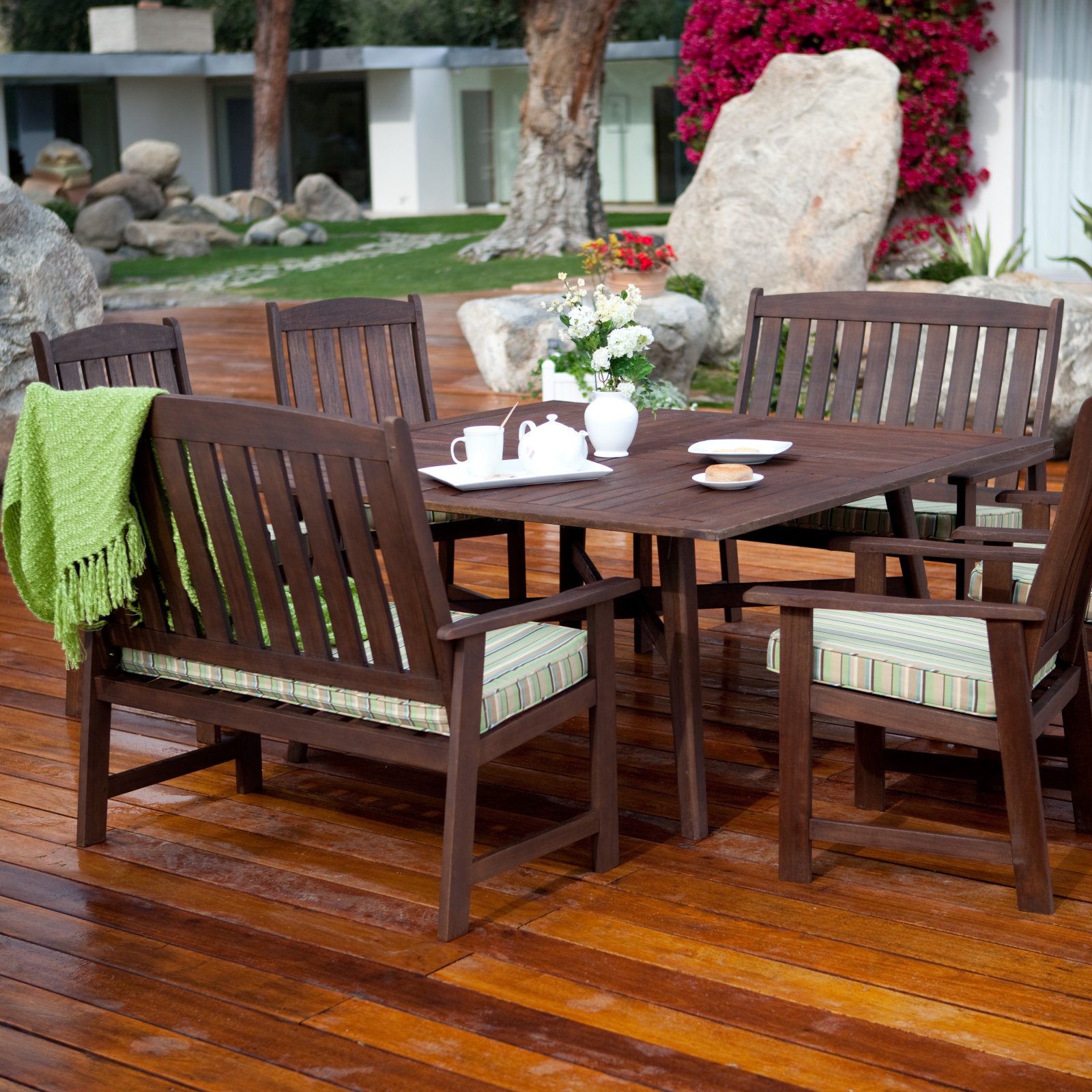 Outdoor dining table decorating | Hawk Haven