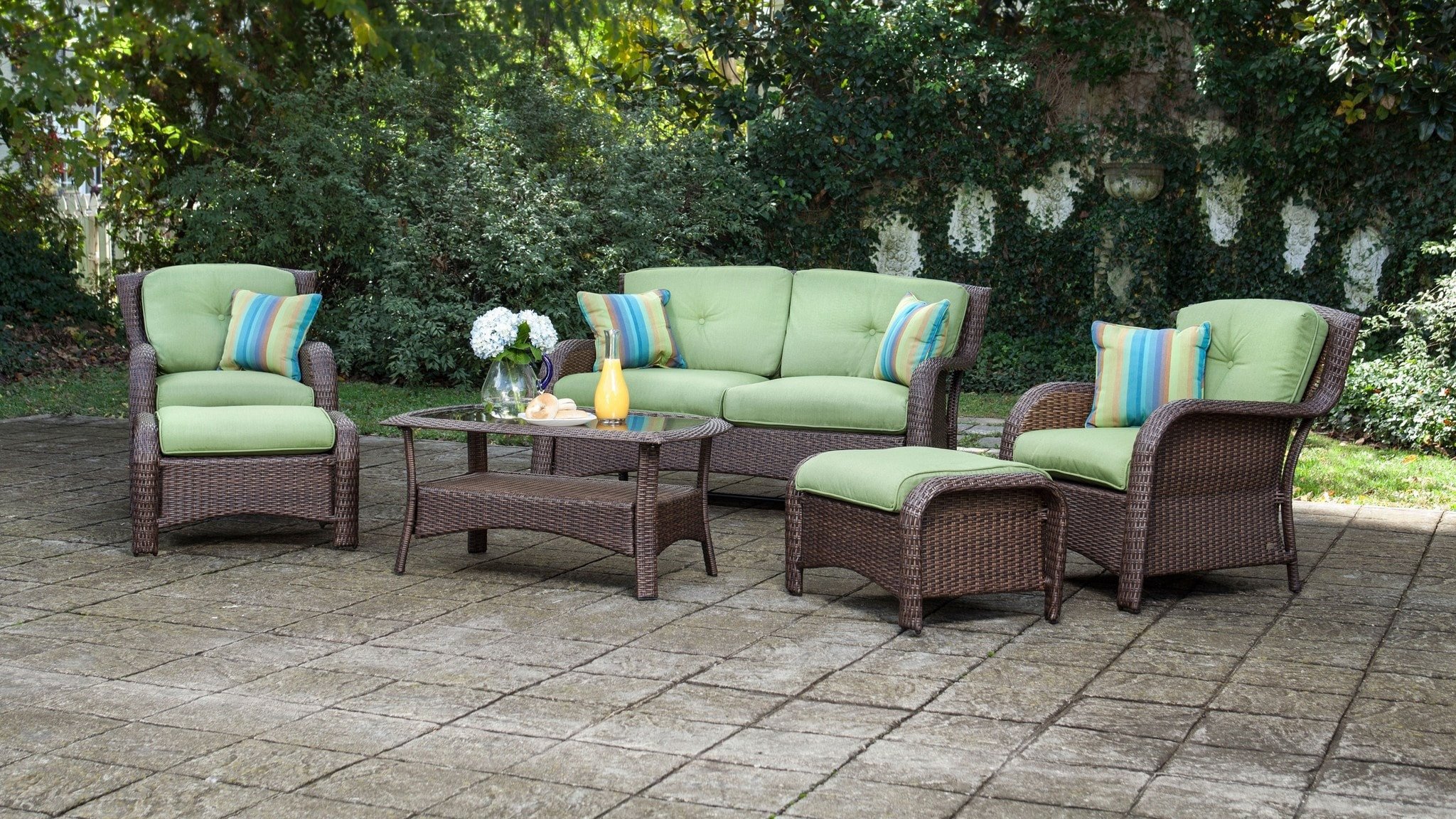 Outdoor wicker furniture green | Hawk Haven
