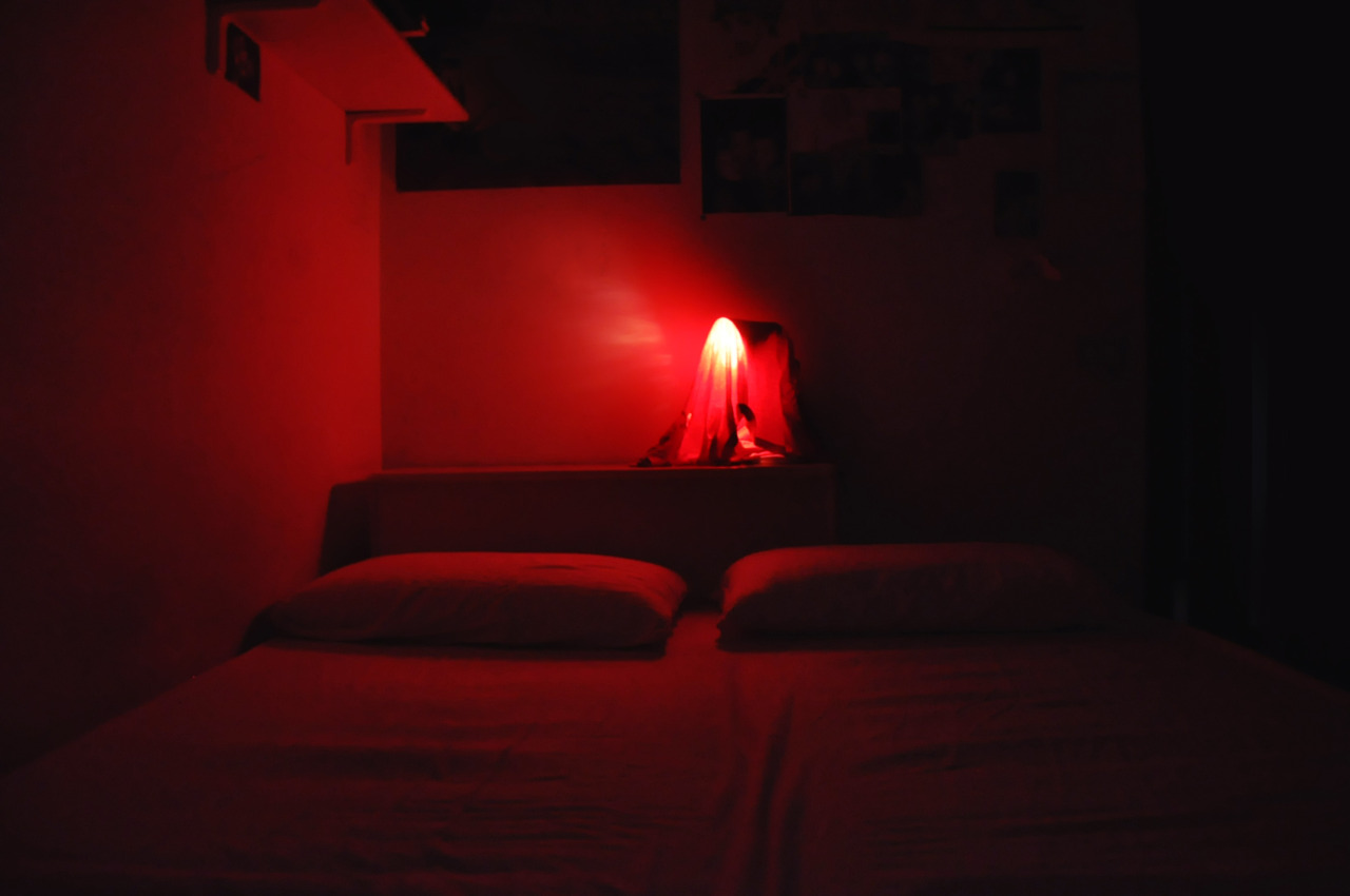 red bedroom lamp