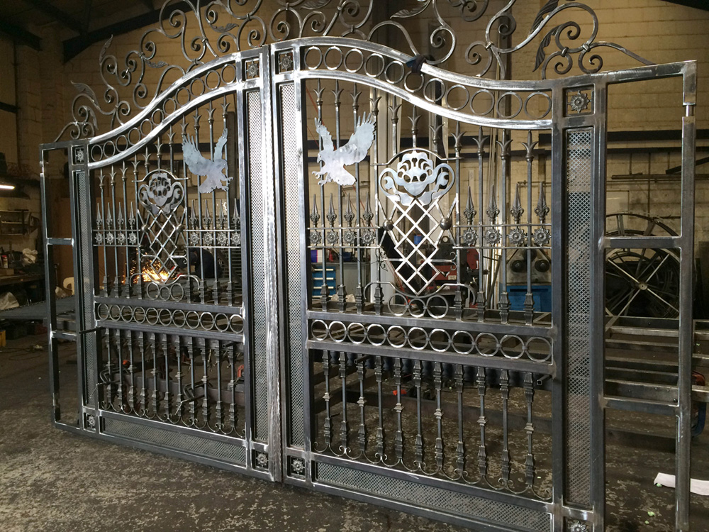 Steel gate design | Hawk Haven