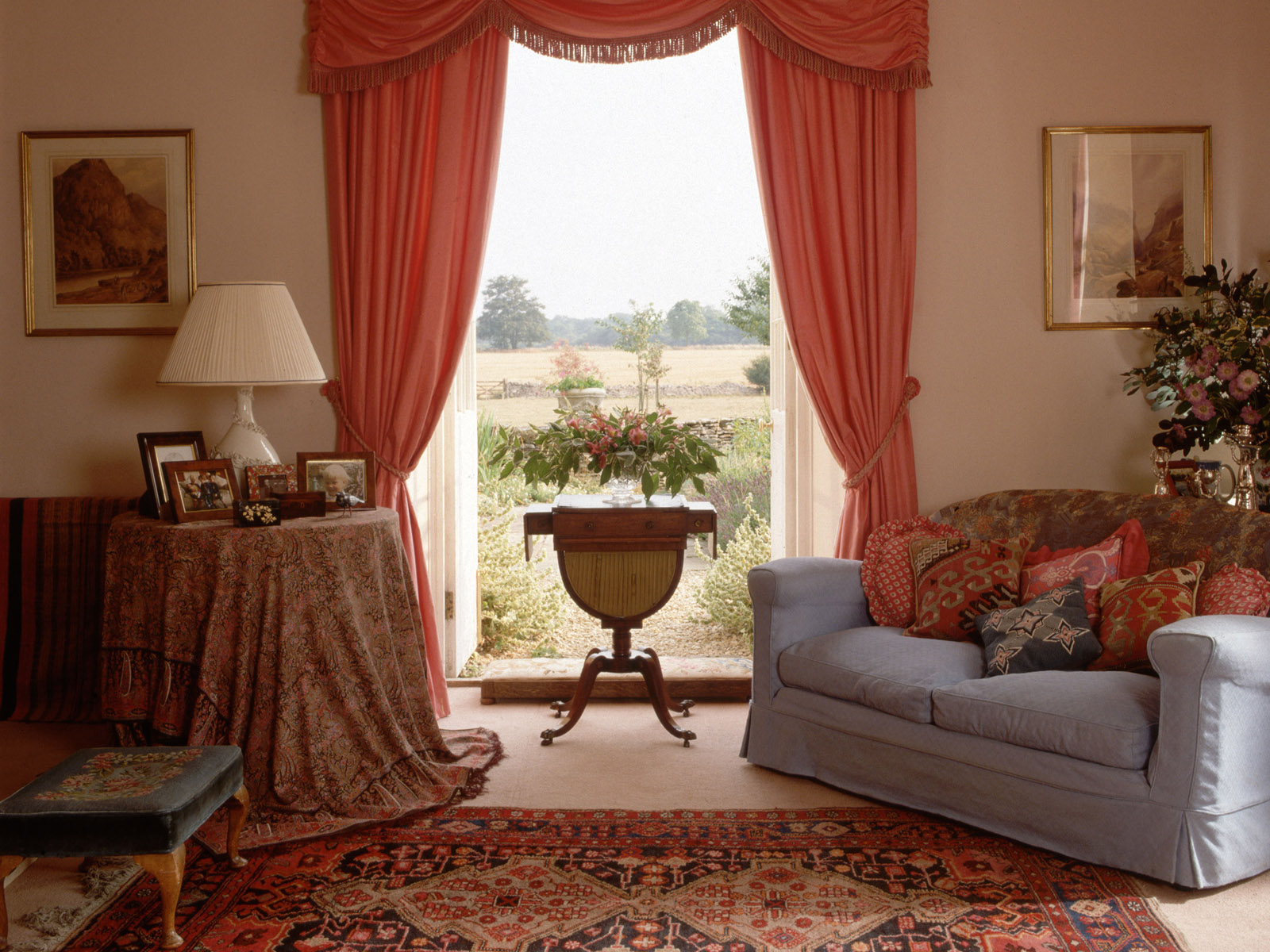 Living room curtains – 25 methods to add a taste of royalty to your living room