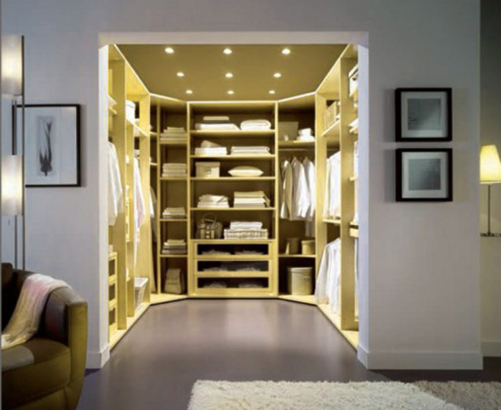 Bedroom walk in closet design