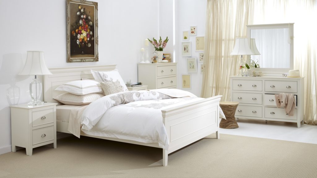 Bedroom white furniture decorating