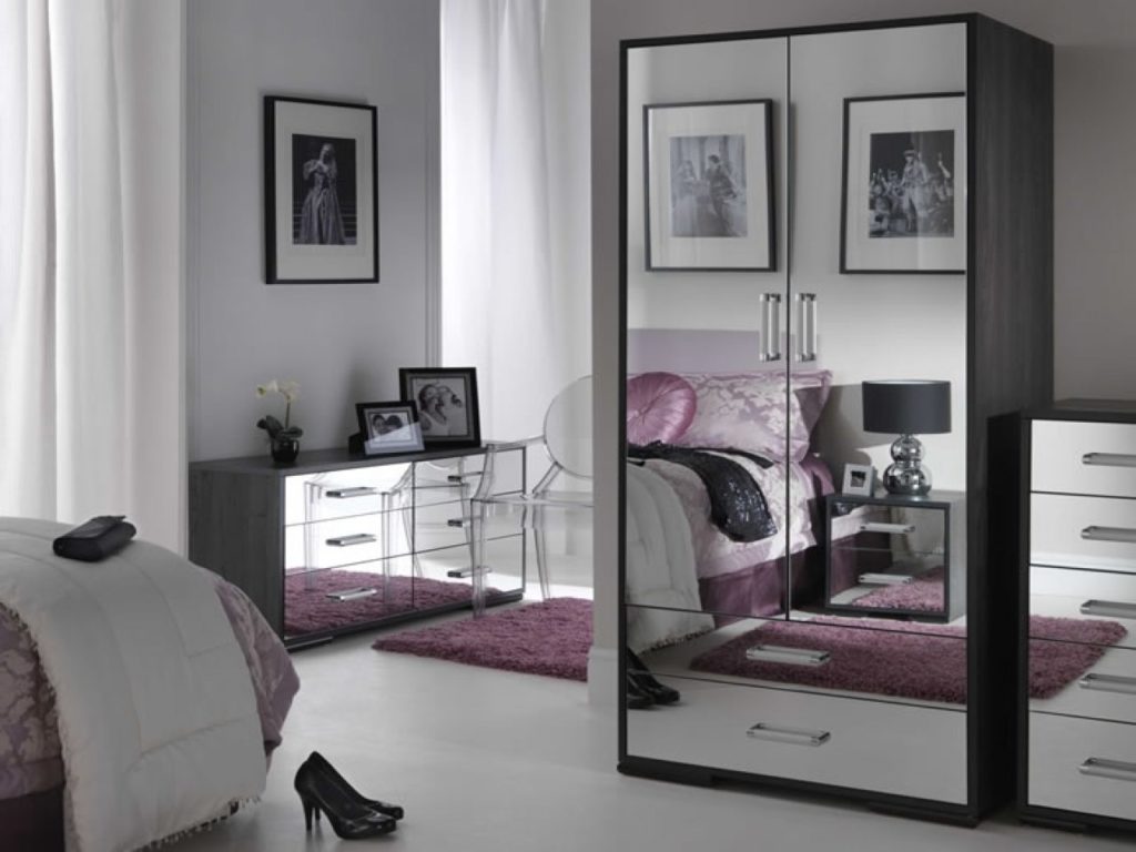 Black mirrored bedroom furniture
