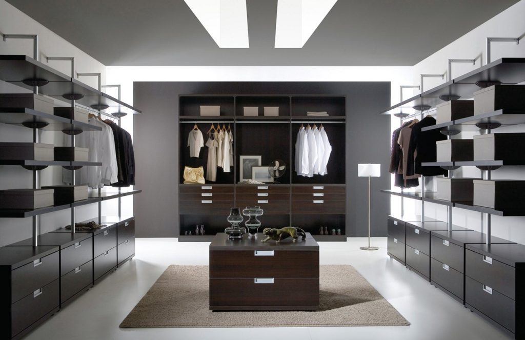 Large walk in closet design - Hawk Haven