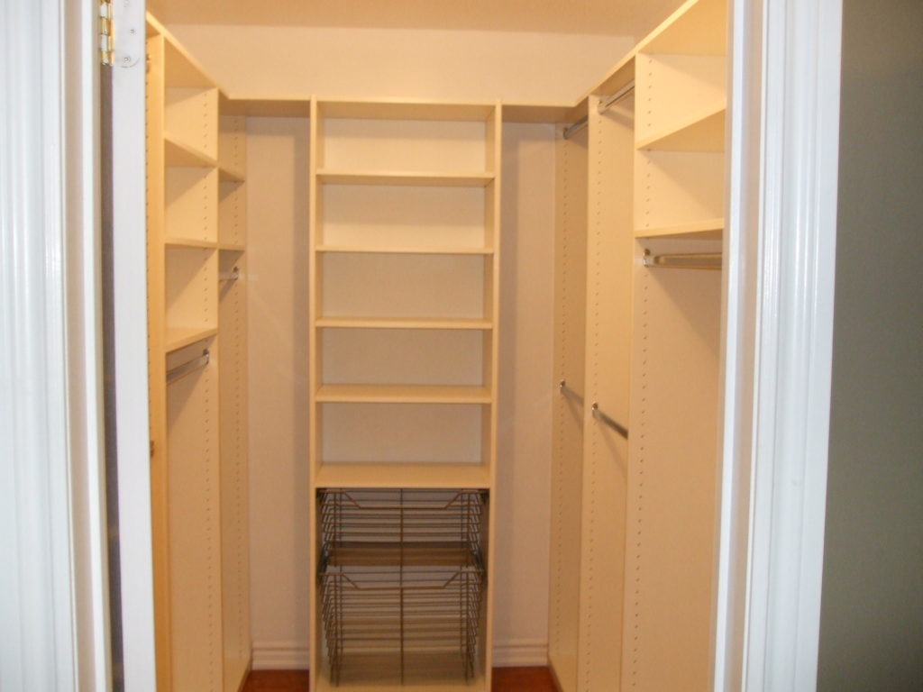 Small walk in closet design layout - Hawk Haven
