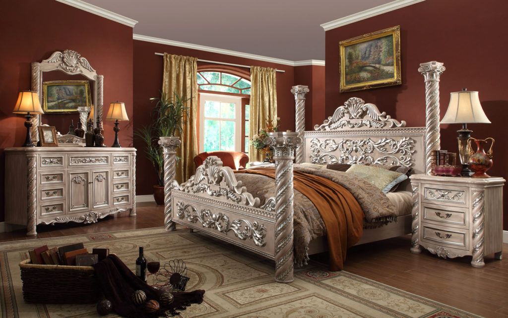 Traditional victorian bedroom
