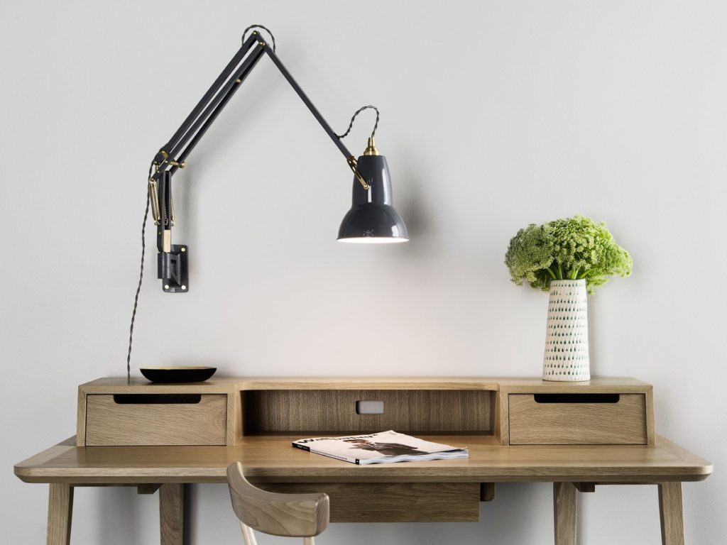 Wall mounted desk lamp