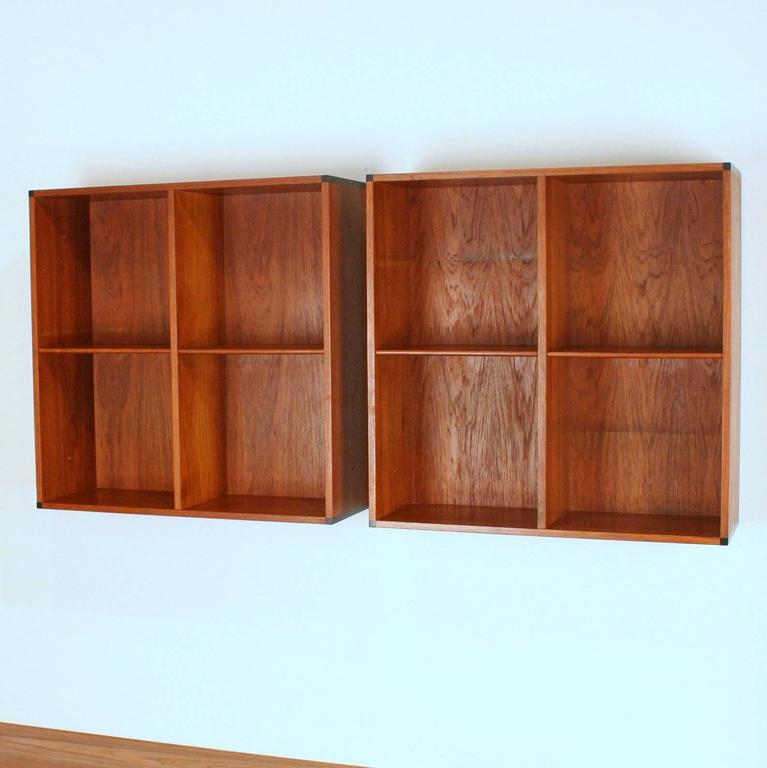 Wall mounted shelves for books