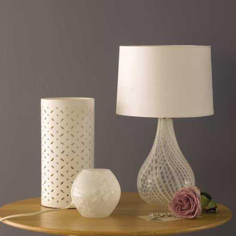 Charming White Flower Table Lamp Design photo - 3