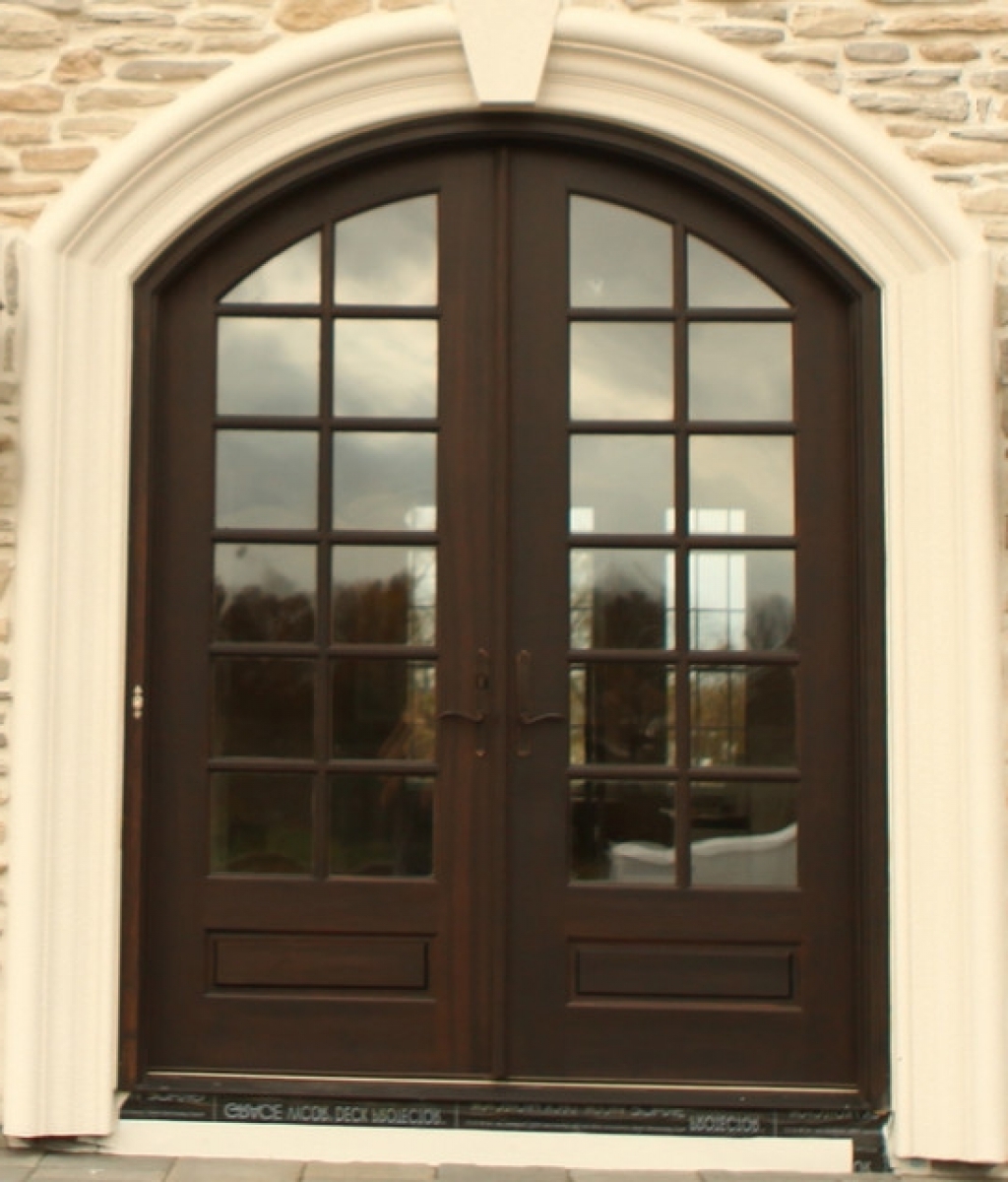 Elegant Mahogany and Glass Arch Double Front Door Home Design photo - 3