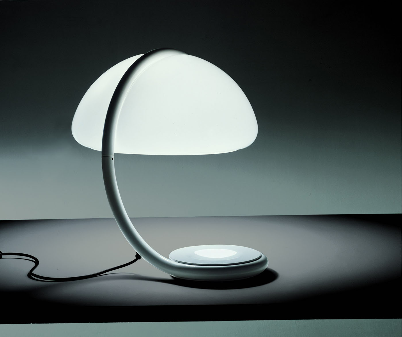 Modern Design Table Lamp photo - 5