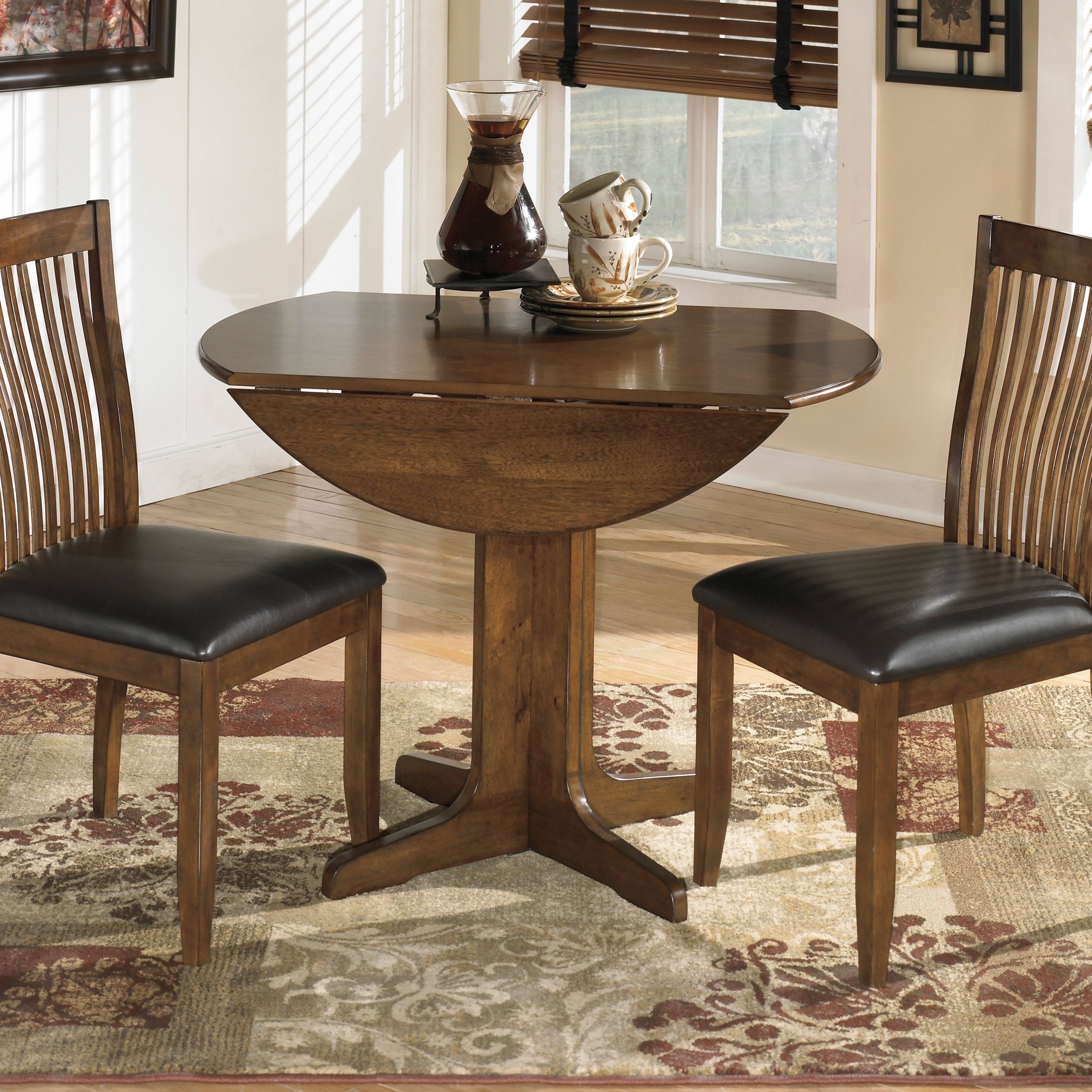Small Circle Dining Room Table photo - 2