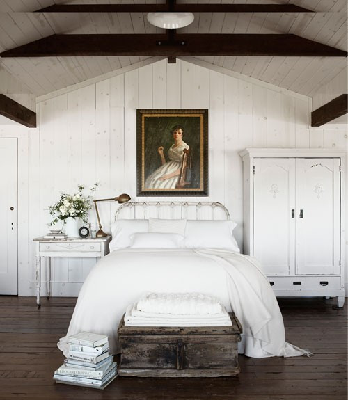 White and Wood Bedroom photo - 3