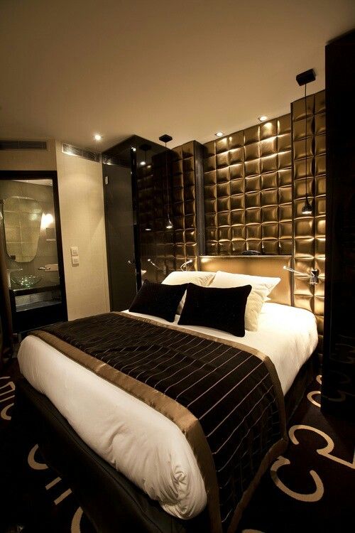 black and gold bedroom design photo - 1