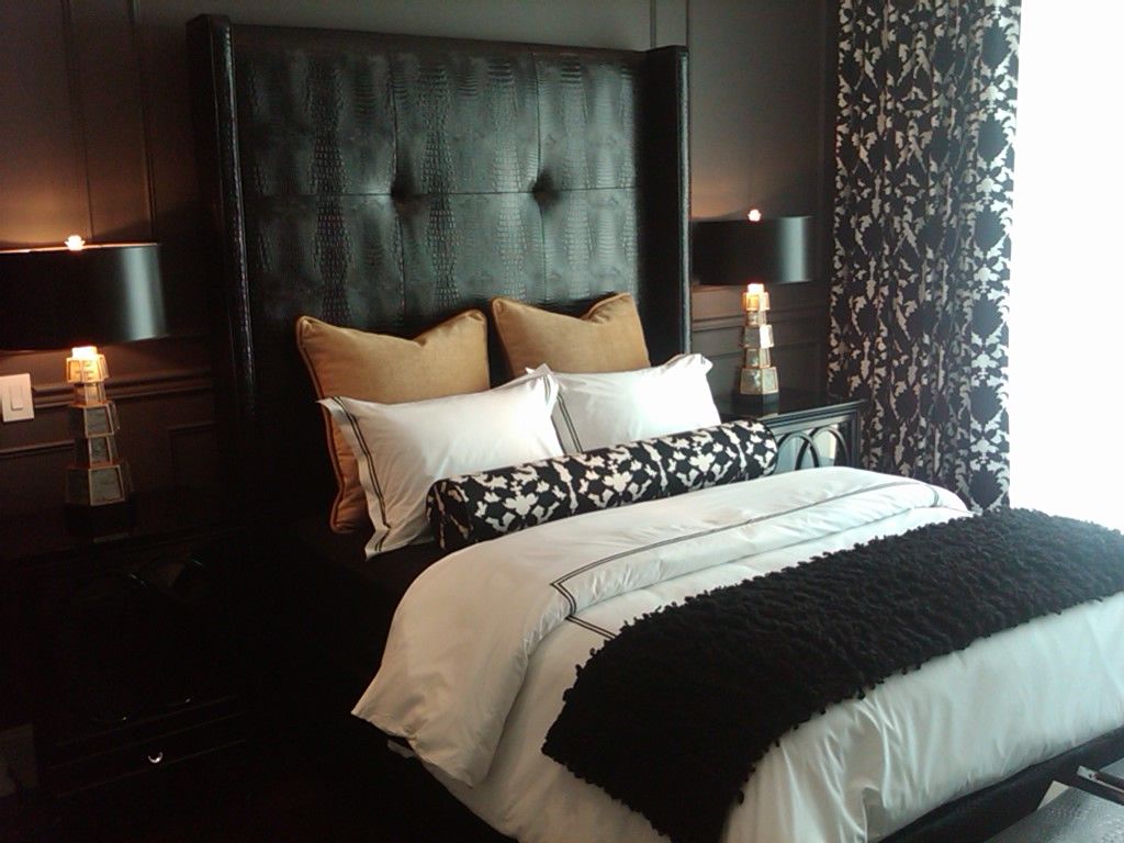 black and gold bedroom design photo - 6