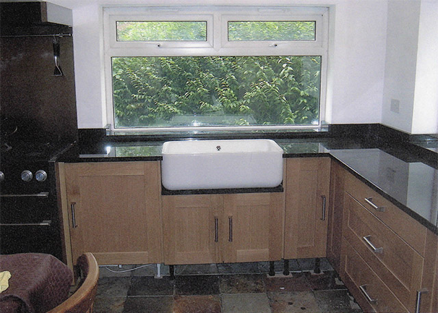 black granite belfast sink photo - 3
