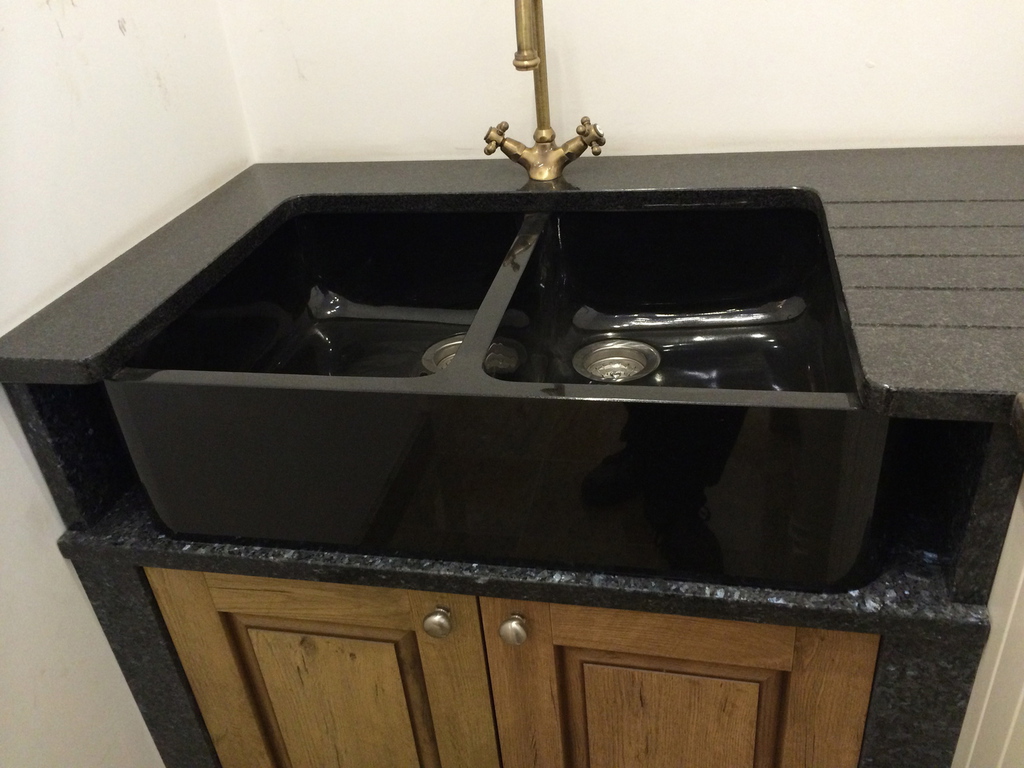 black granite belfast sink photo - 9