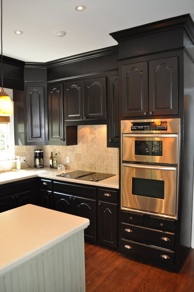 black kitchen cabinets in small kitchen photo - 3