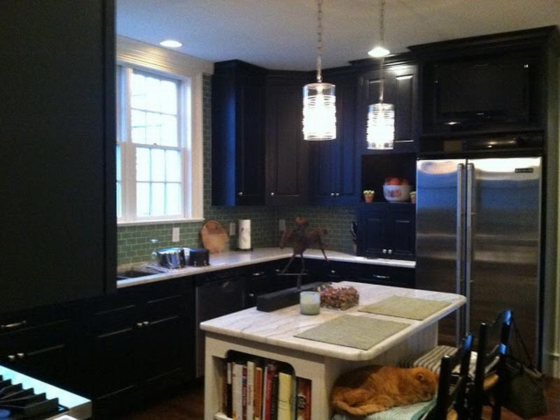 black kitchen cabinets in small kitchen photo - 9