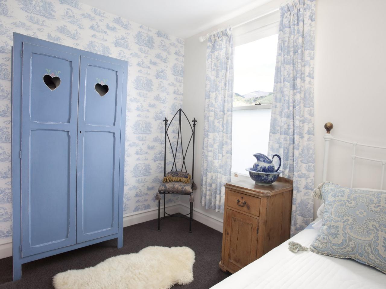 blue and white shabby chic bedrooms photo - 1