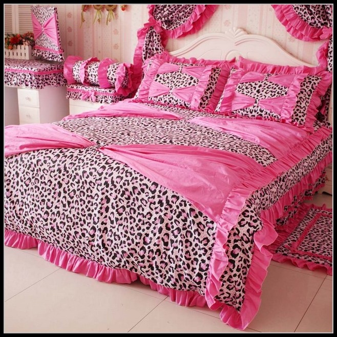 cheetah print and red bedroom photo - 4