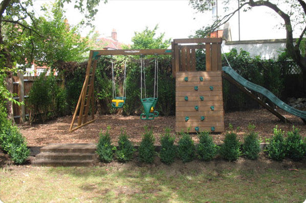 garden design ideas with childrenﾒs play area photo - 1