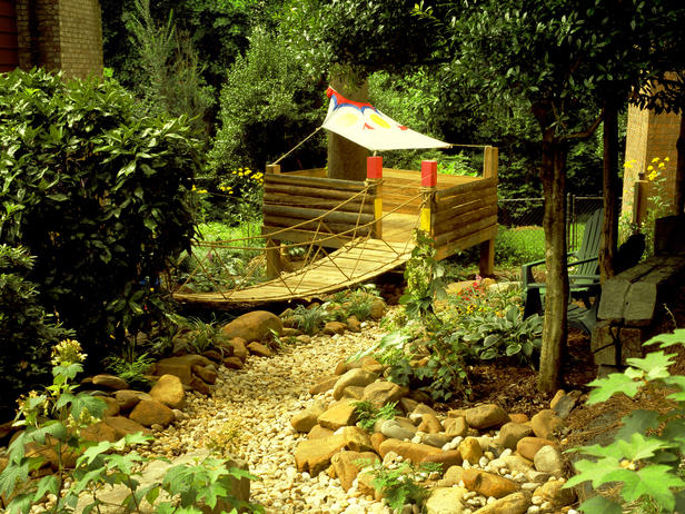 garden design ideas with childrenﾒs play area photo - 3