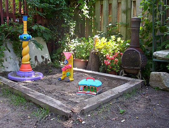 garden design ideas with childrenﾒs play area photo - 8