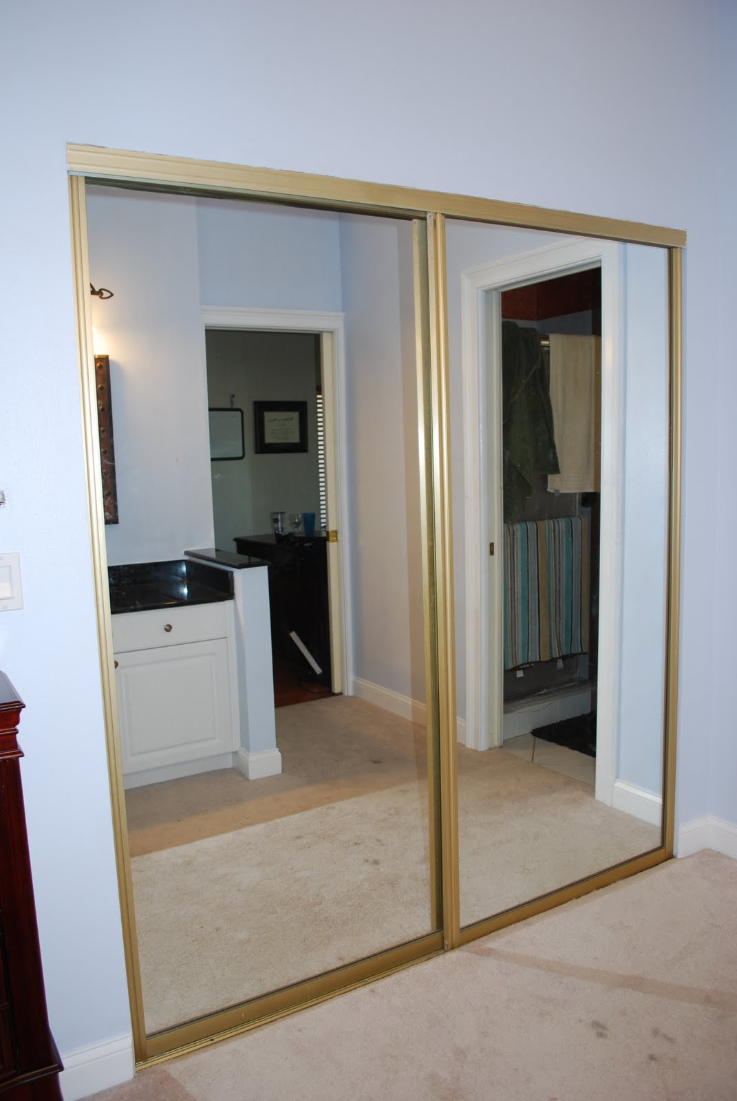 gold mirrored closet doors photo - 6