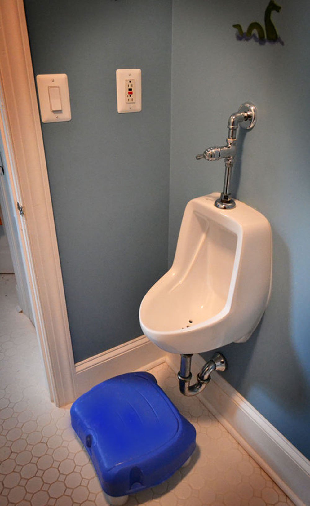 home bathrooms with urinals photo - 2