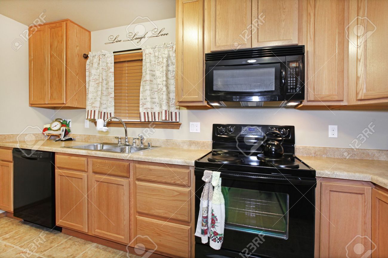 kitchen cabinet color ideas with black appliances photo - 8
