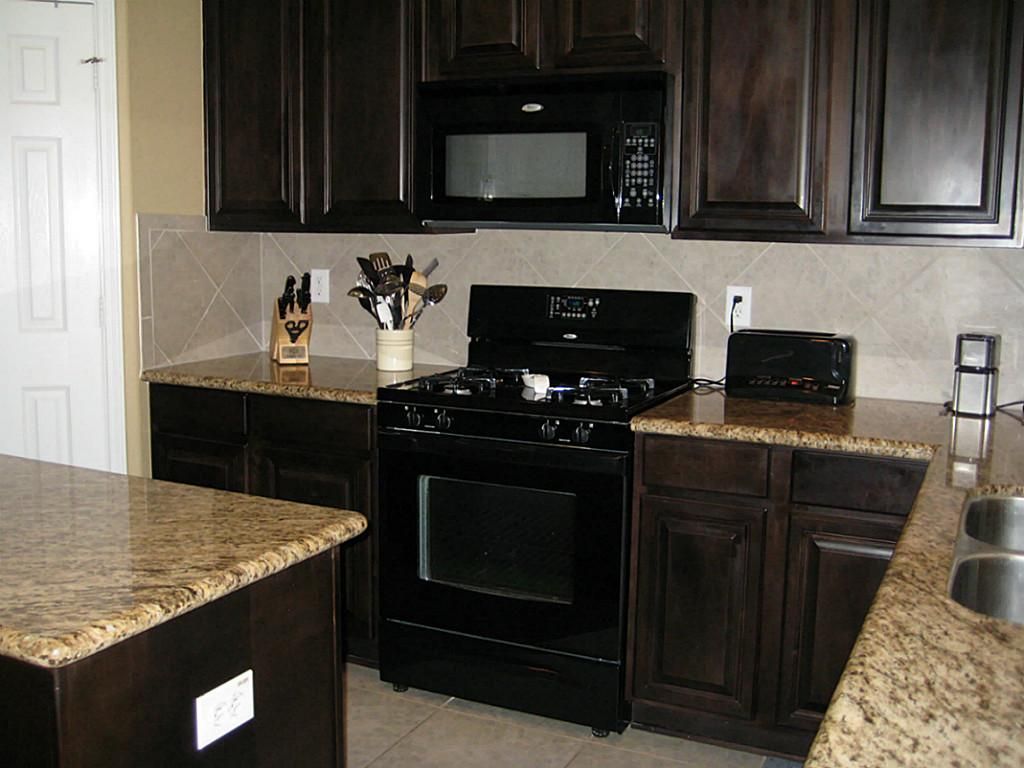 kitchen cabinet ideas with black appliances photo - 3