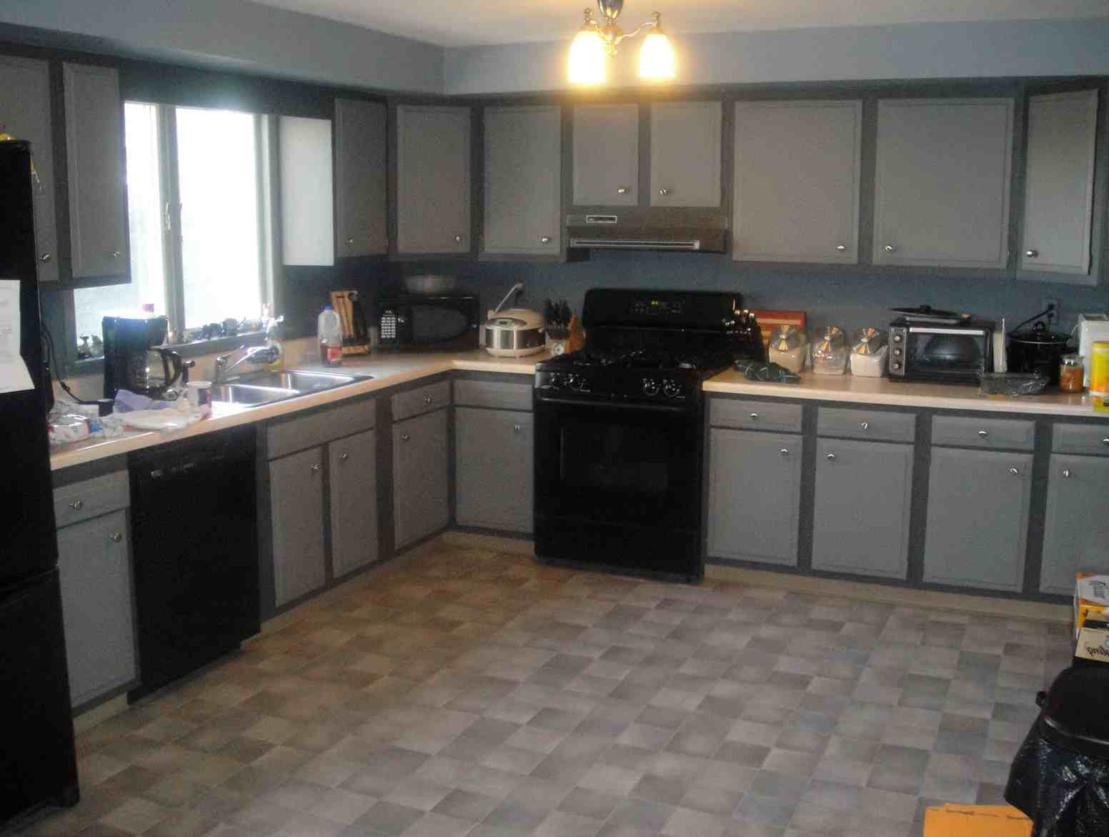 kitchen cabinet ideas with black appliances photo - 7