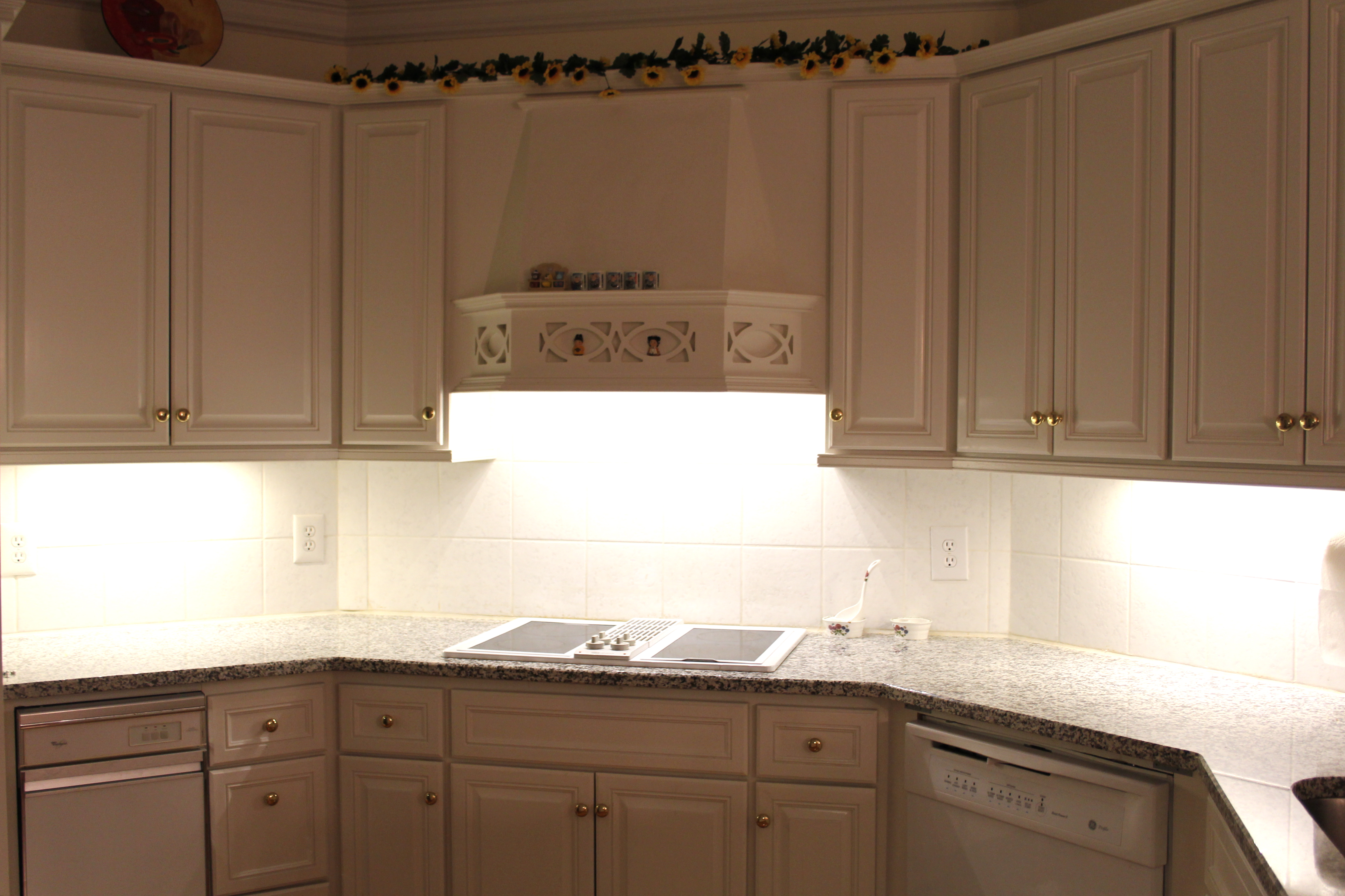 kitchen cabinets lighting ideas photo - 7