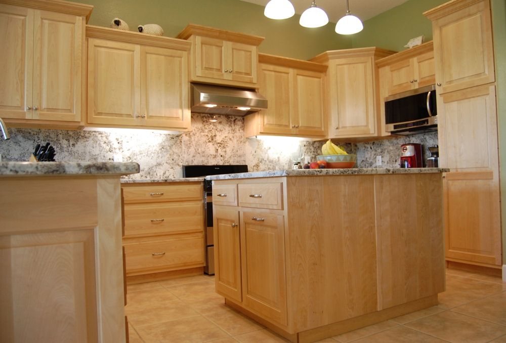 kitchen design ideas with maple cabinets photo - 2