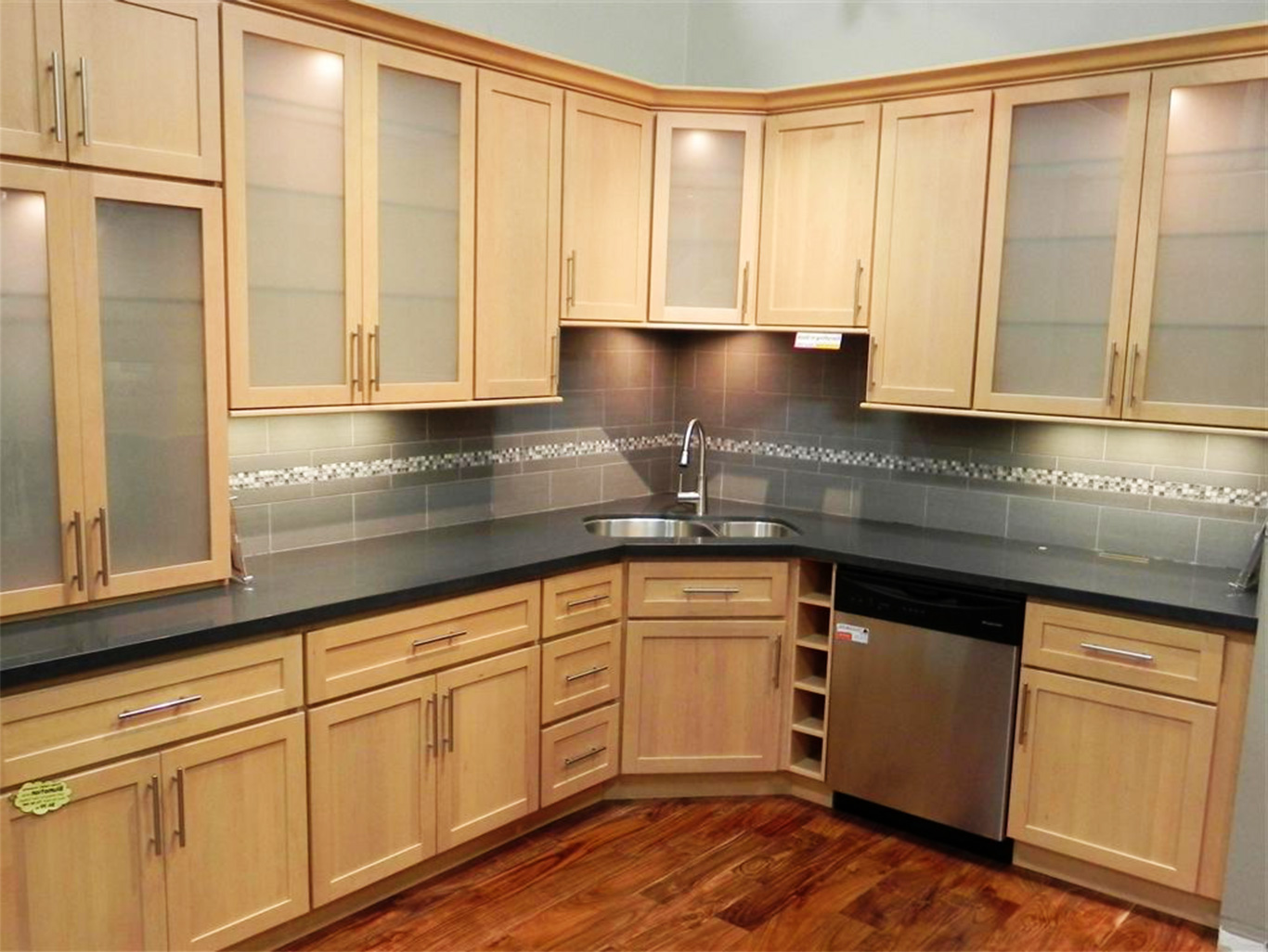 kitchen design ideas with maple cabinets photo - 3