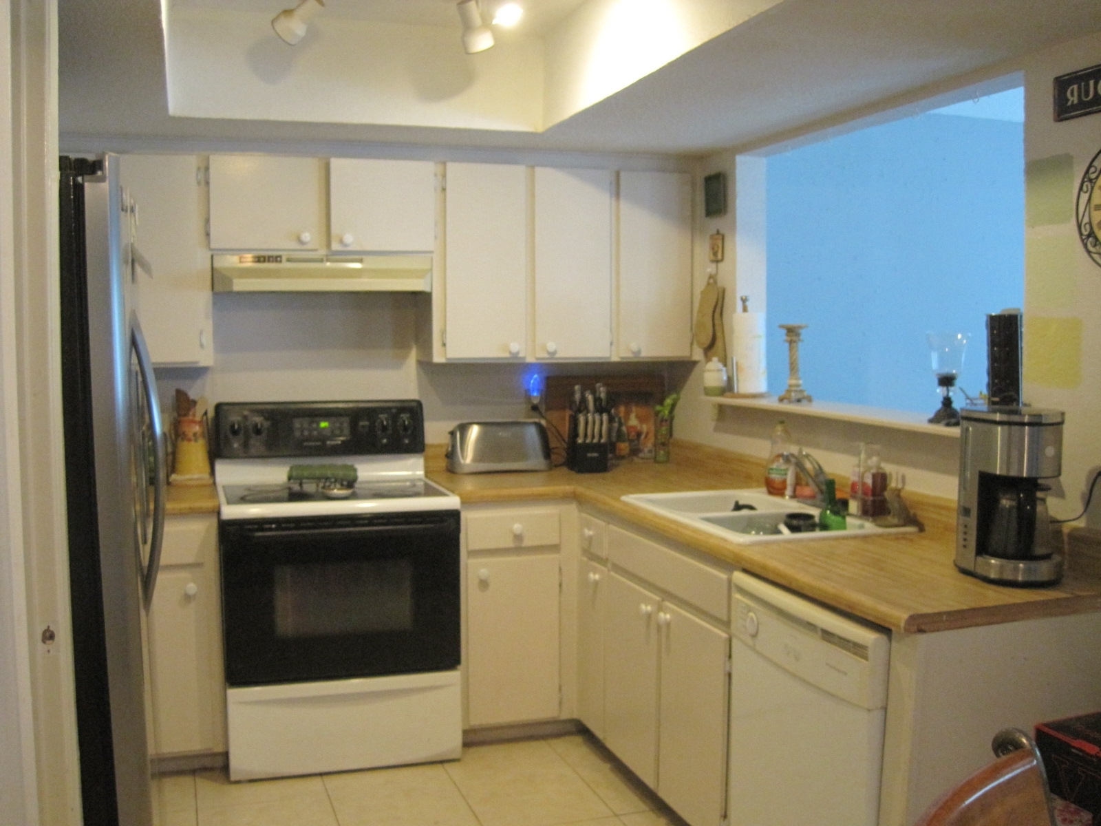 l-shaped kitchen for small space photo - 4