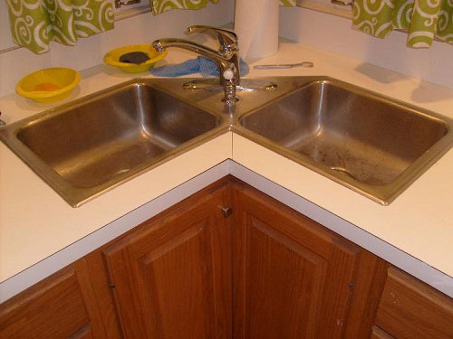 l shaped kitchen with corner sink photo - 10