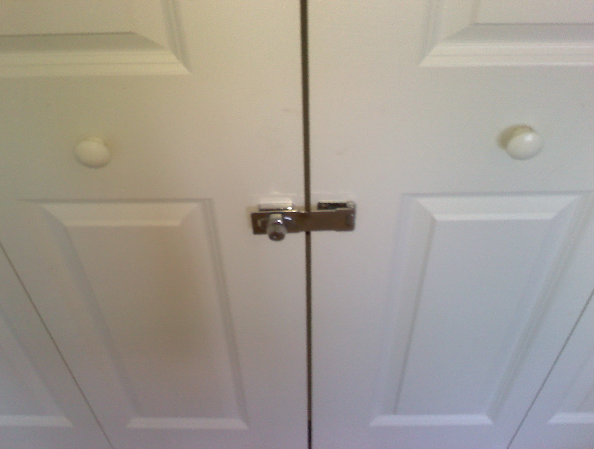 mirrored sliding closet door lock photo - 8