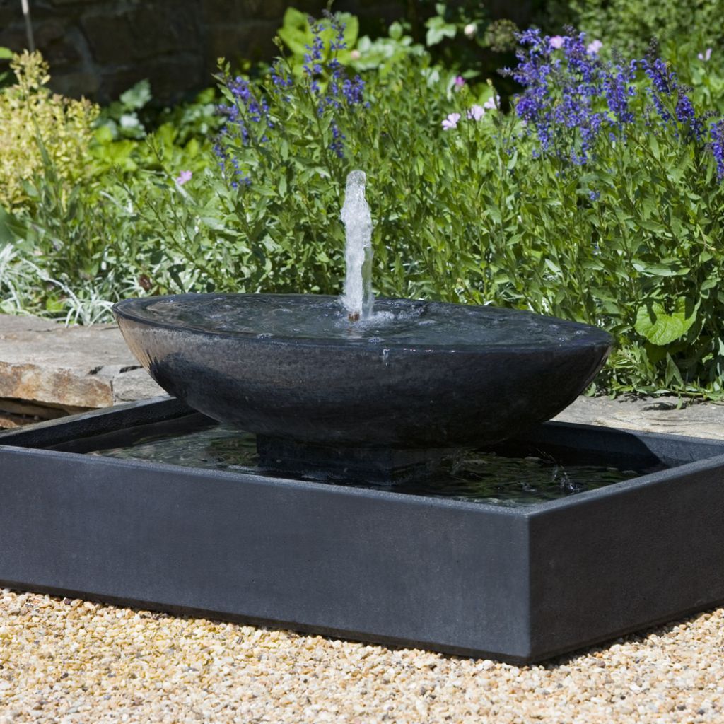 modern water fountains for gardens photo - 1