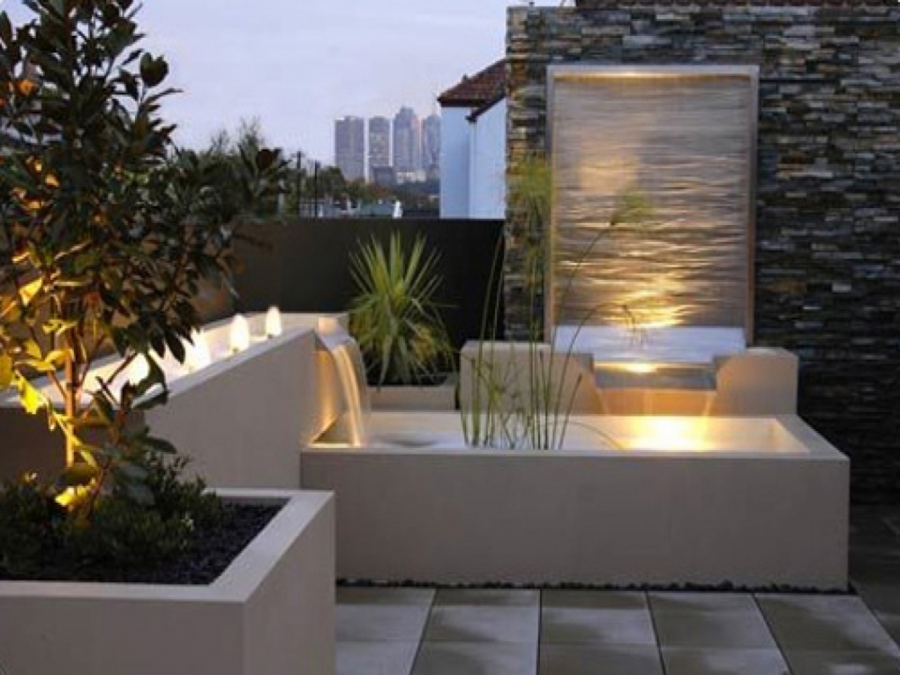 modern water fountains for gardens photo - 10