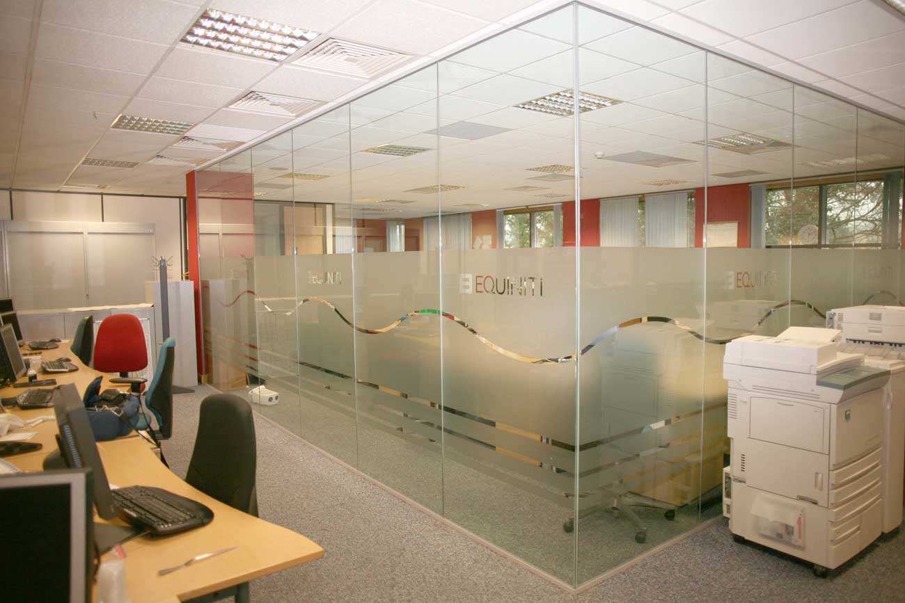 office design glass walls photo - 10