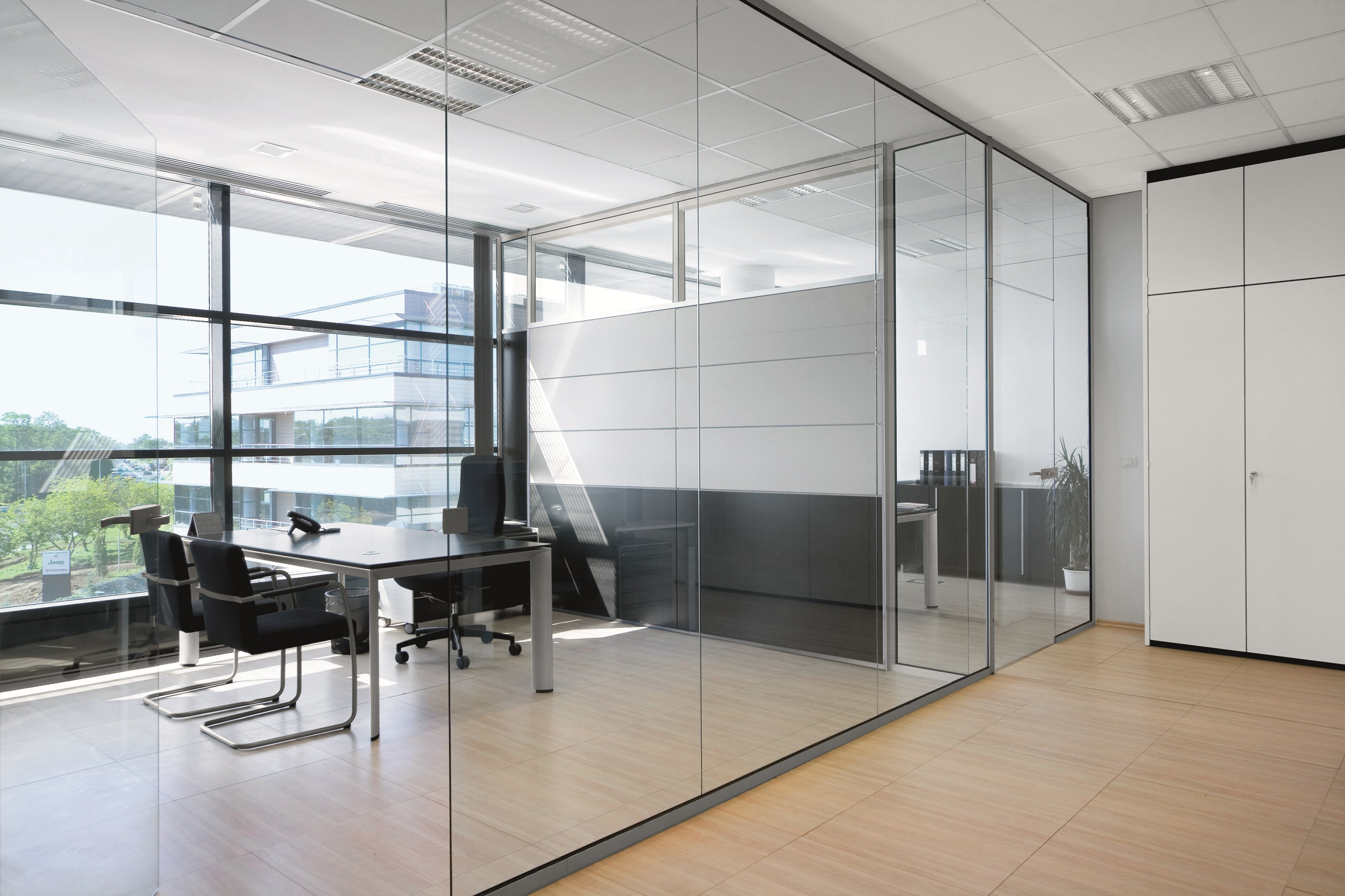 offices with glass walls photo - 1