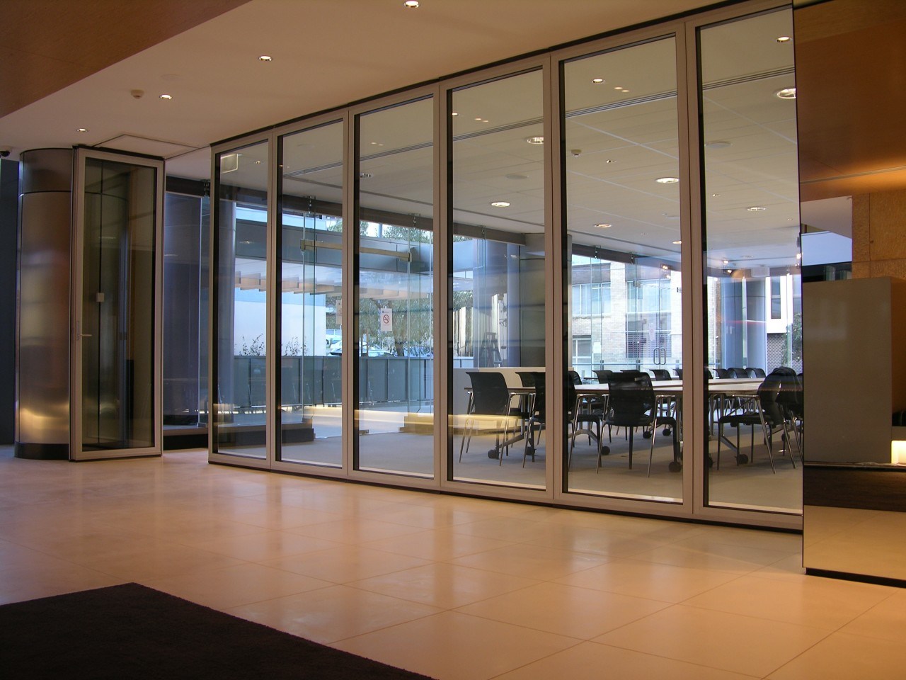 offices with glass walls photo - 3