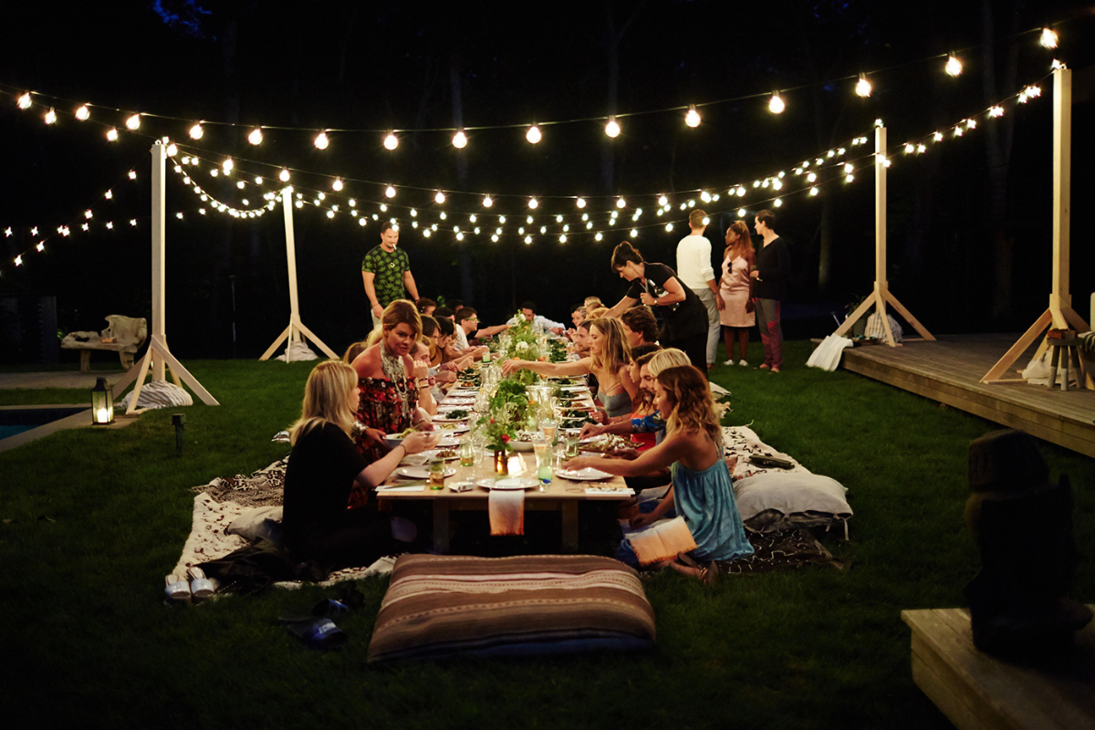 outdoor dinner party lights photo - 4