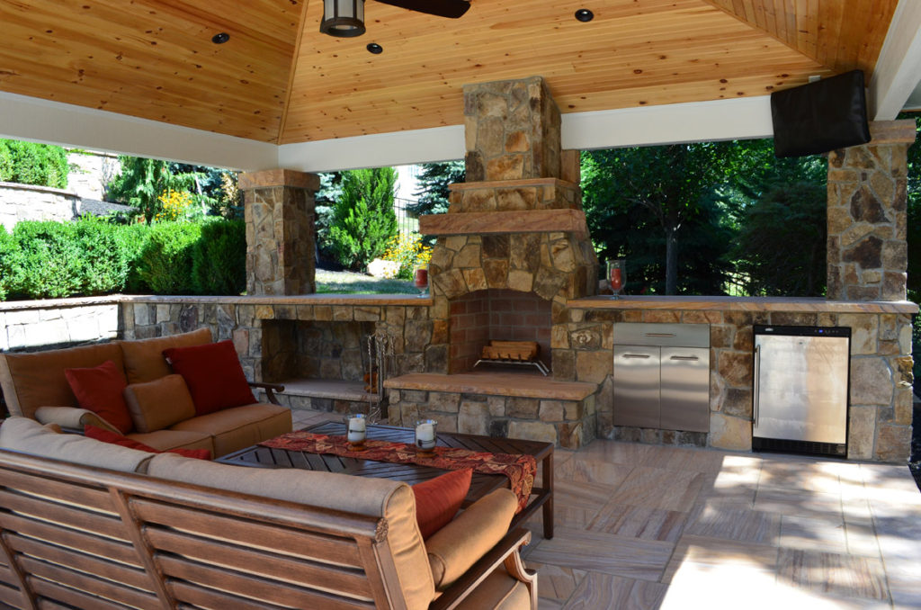 outdoor kitchen fireplace photo - 5