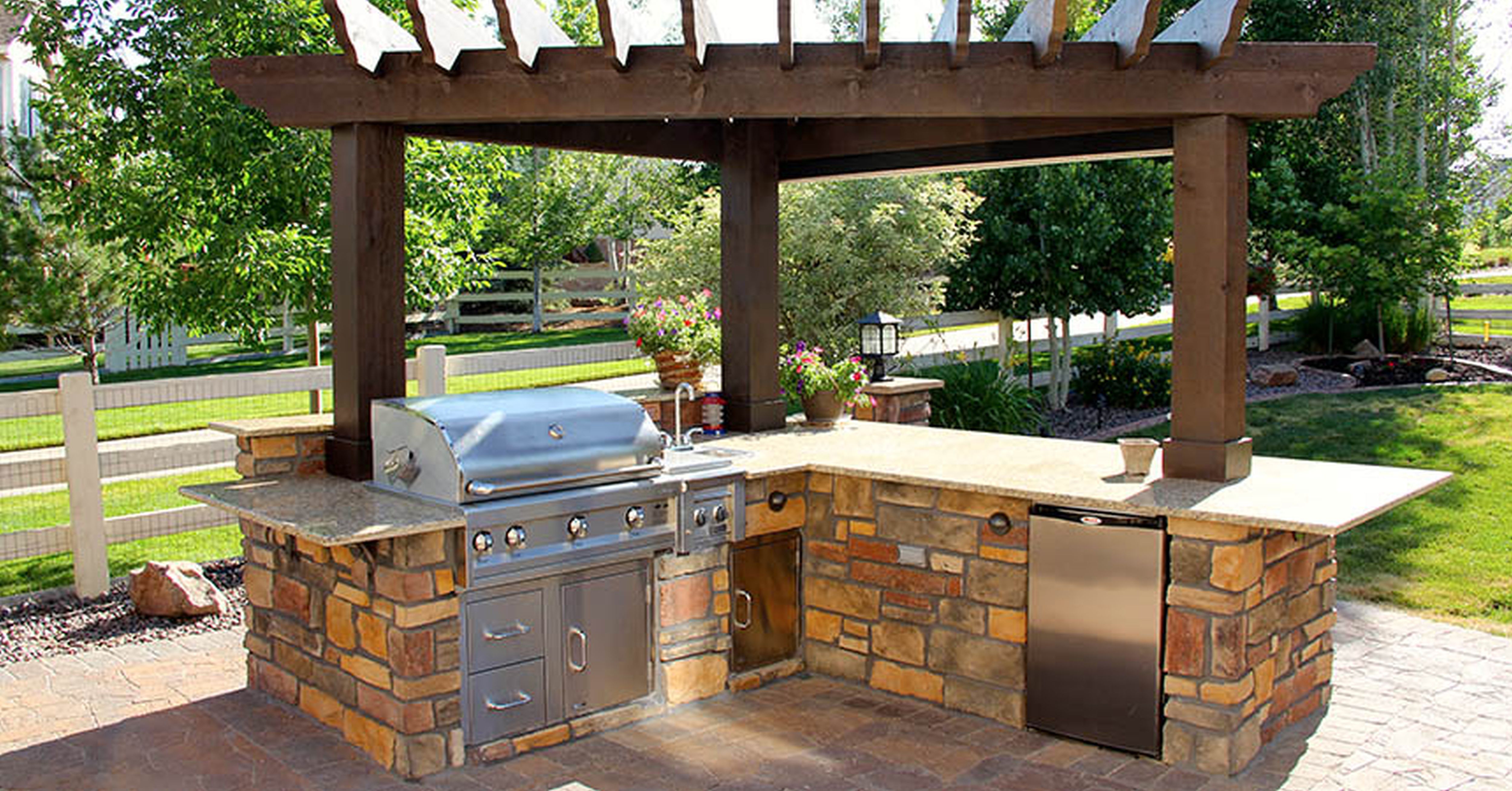 outdoor kitchen landscaping photo - 5