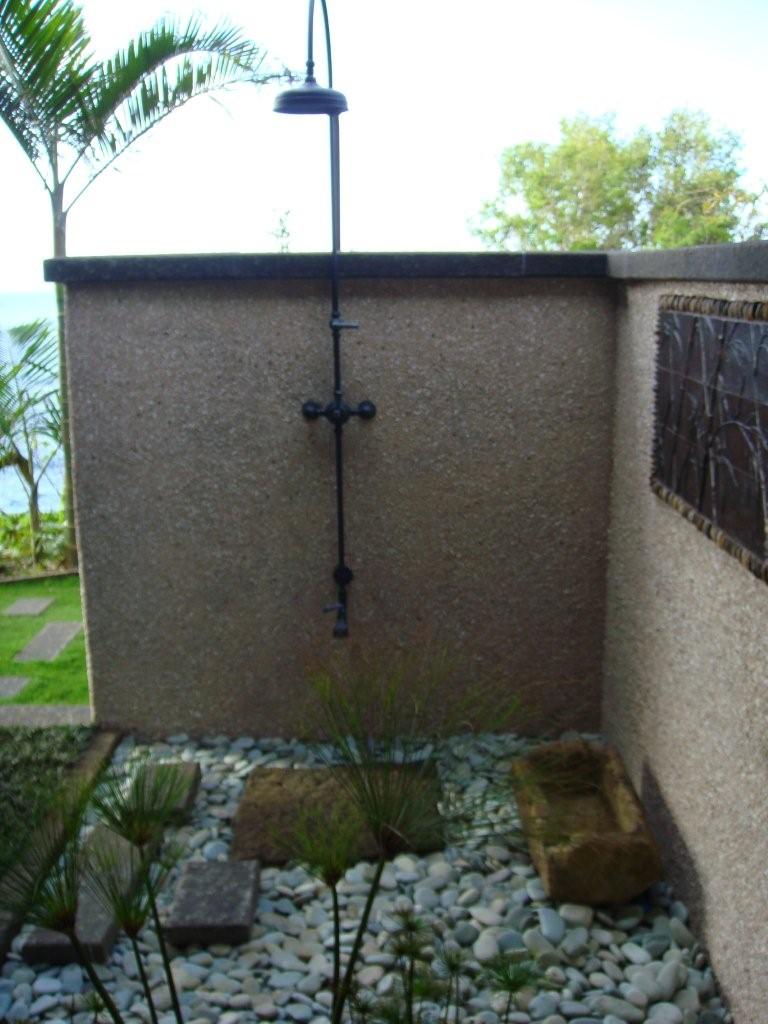 outdoor shower layout photo - 8