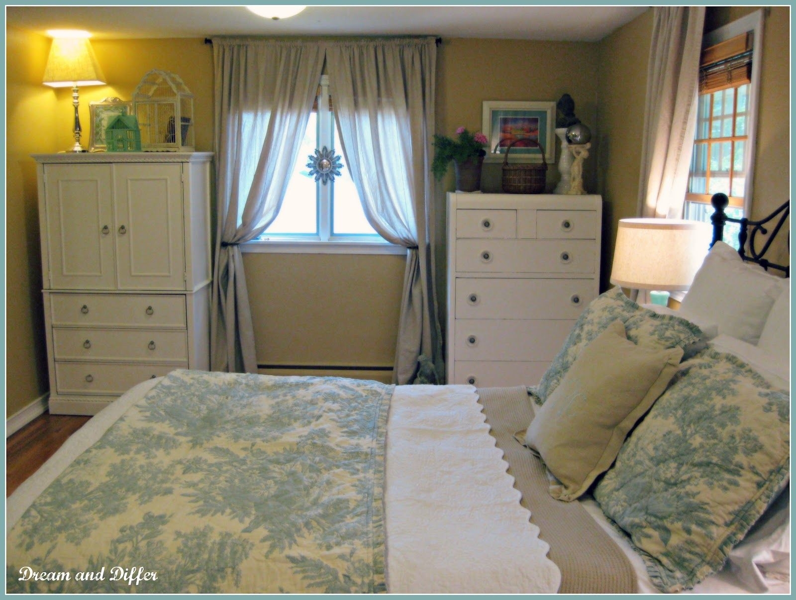 small bedroom furniture arrangement ideas photo - 2